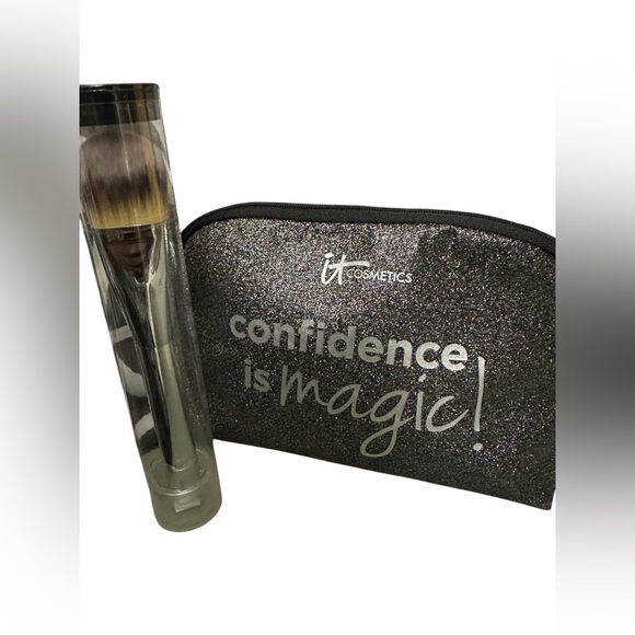IT Cosmetics Airbrush Flawless Foundation Brush KER90W Bundle IT Makeup Bag New - Picture 3 of 14